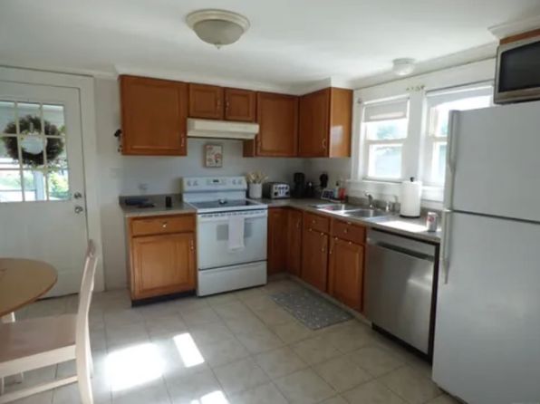 9 Fleetwood Ave FLOOR 2