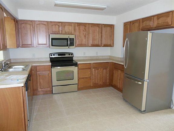 3rd image of 3736 N Honeylocust Dr