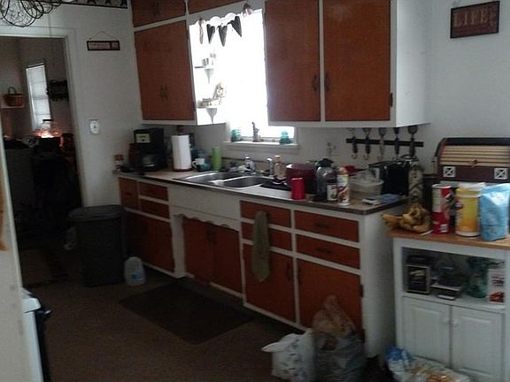 4th image of 30 Woodhill Dr