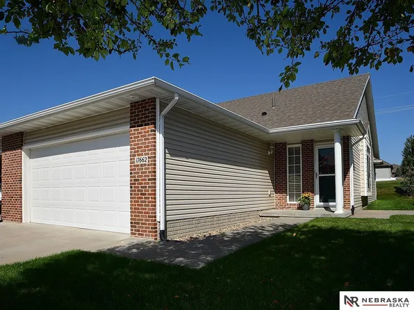 17662 Parker Plz, Omaha, NE 68118