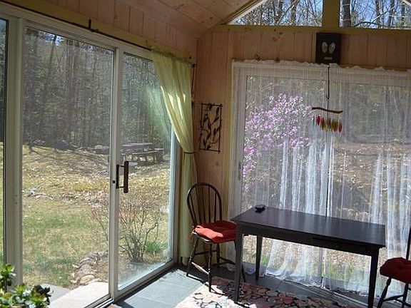 Sunroom w vaulted ceiling