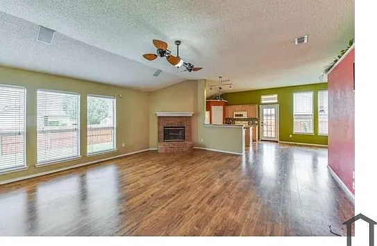 4 bed, 2079 sqft, $2,900 — Photo 3