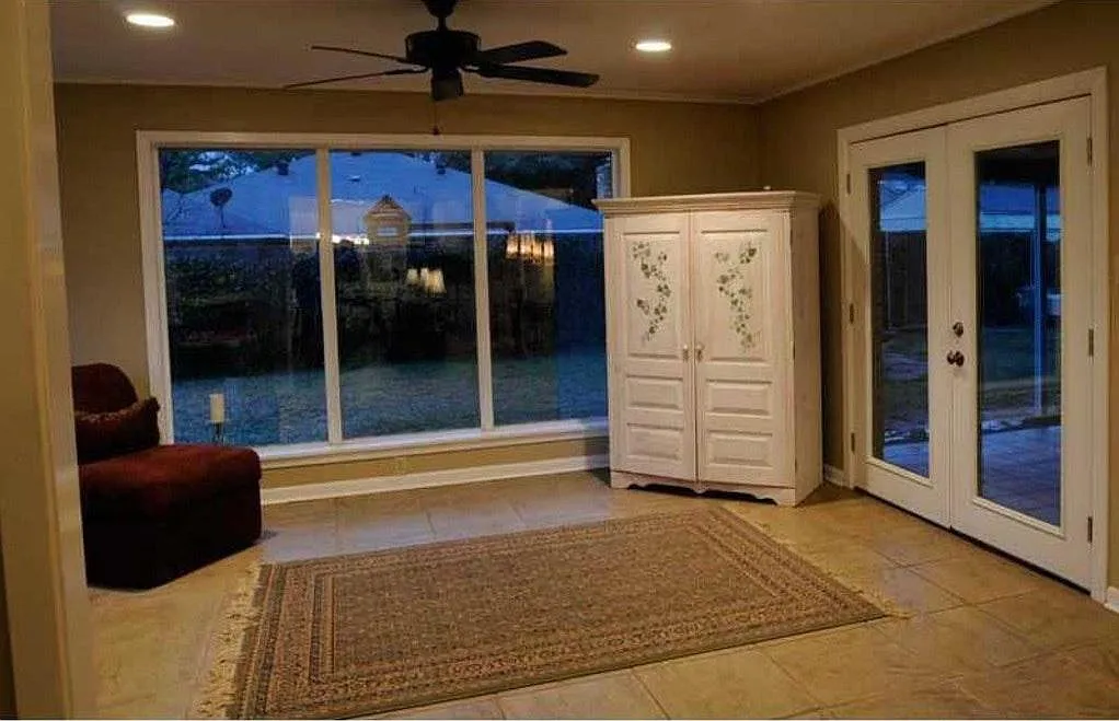 3 bed, 2300 sqft, $1,950 — Photo 1