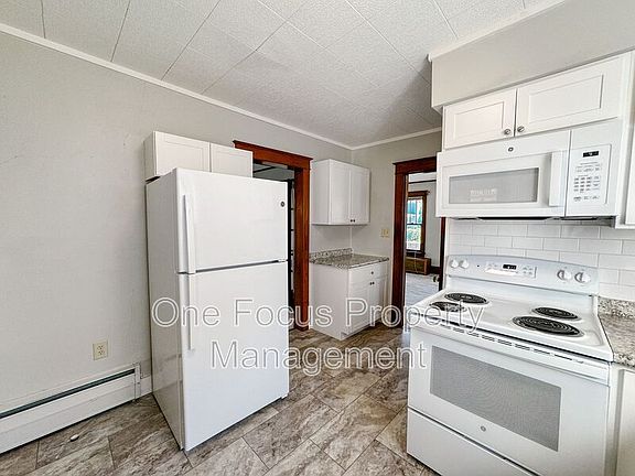 2nd image of 468 Curtin St