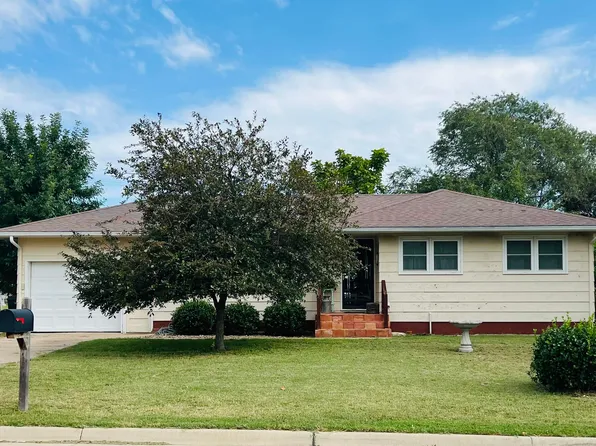 614 E 1st St, Hillsboro, KS 67063