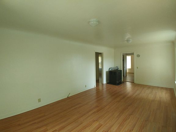 2nd image of 303 Crater Lake Pkwy