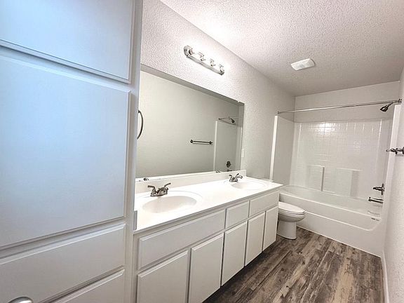 2nd image of 301 Dolphin Dr #B