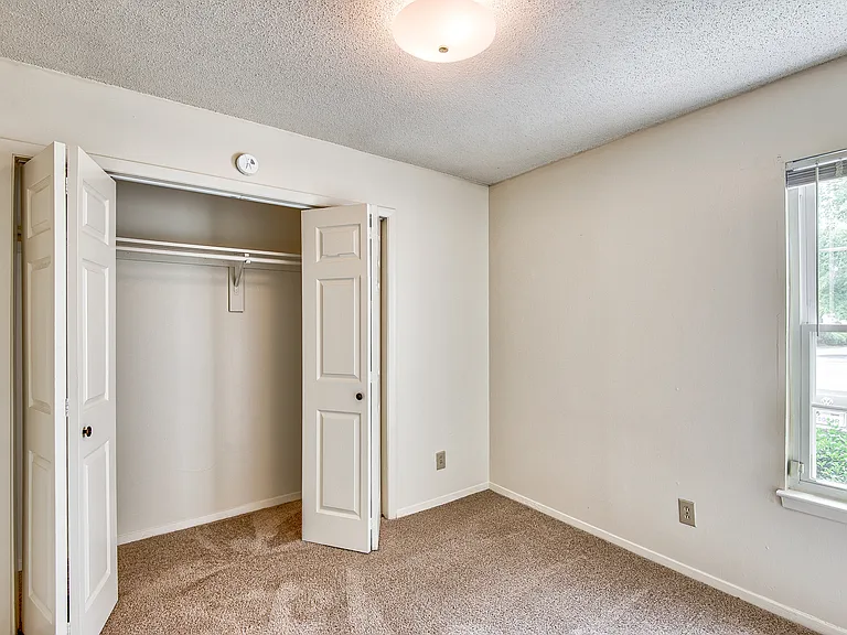 Southgate Manor Apartments — Photo 13