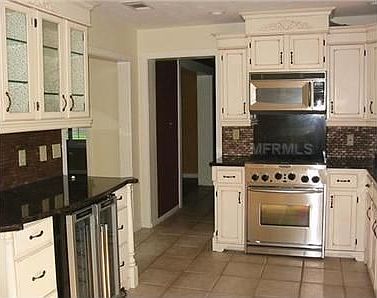 5th image of 423 W 10th Ave