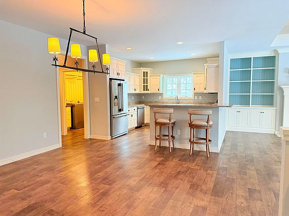 4th image of 1853 Swan Rd