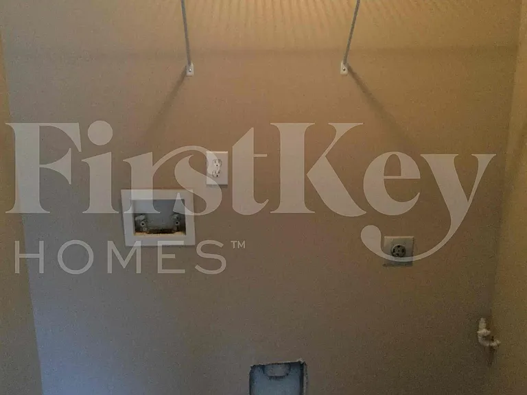 1115 Ivey Ln — Photo 15