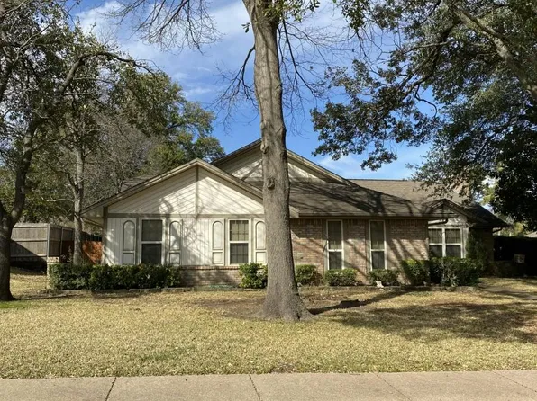 911 Clint Smith Dr, Duncanville, TX 75137