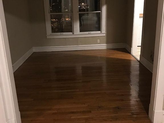 3rd image of 1319 E 45th St APT 2E