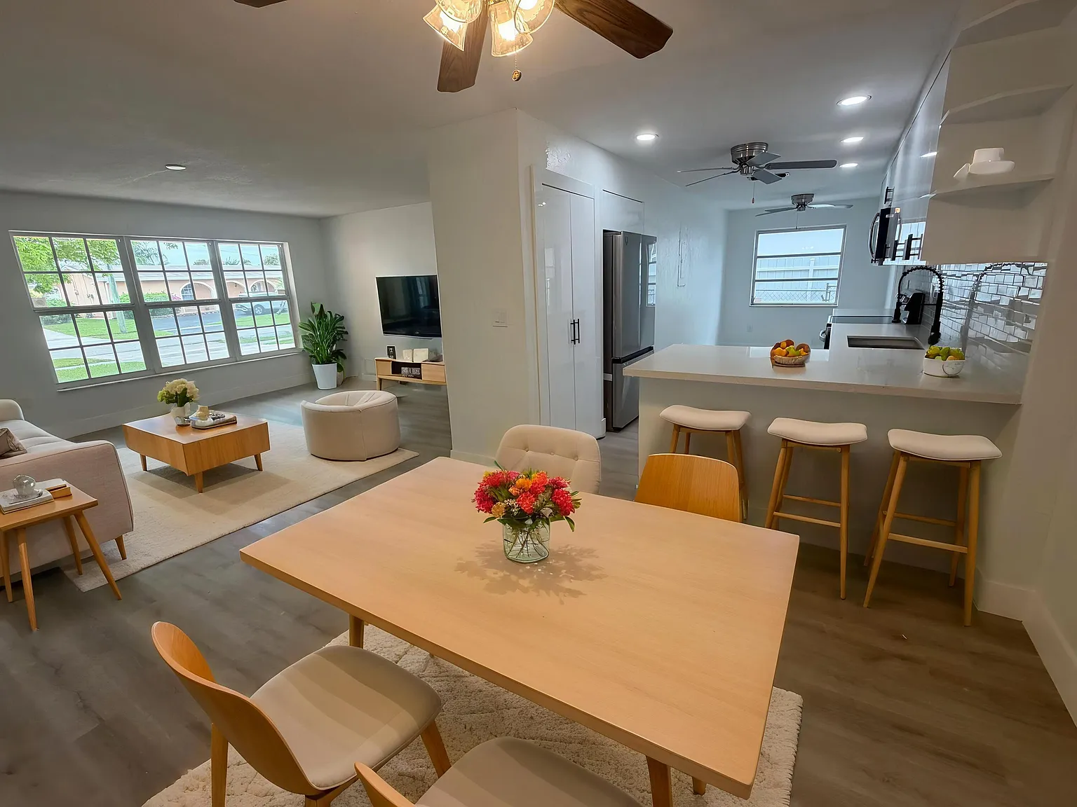3 bed, 2.0 bath, 1438 sqft, $3,000 — Photo 3