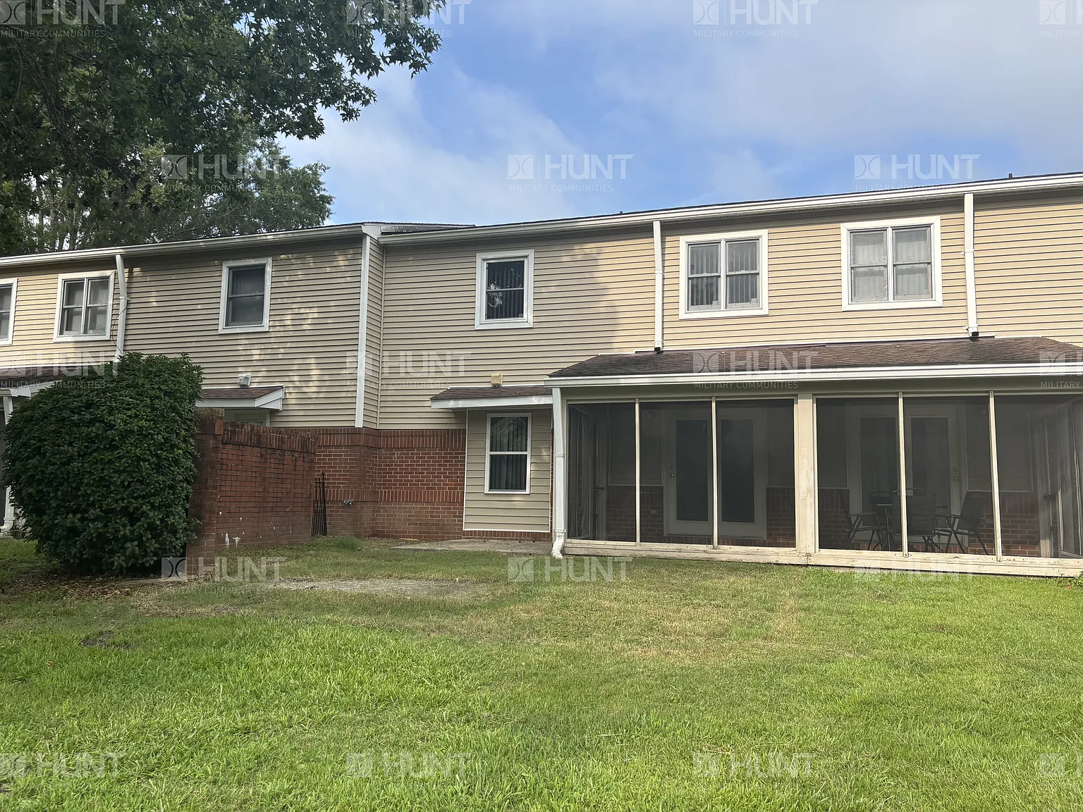3 bed, 2.5 bath, 1429 sqft, $1,600 — Photo 2