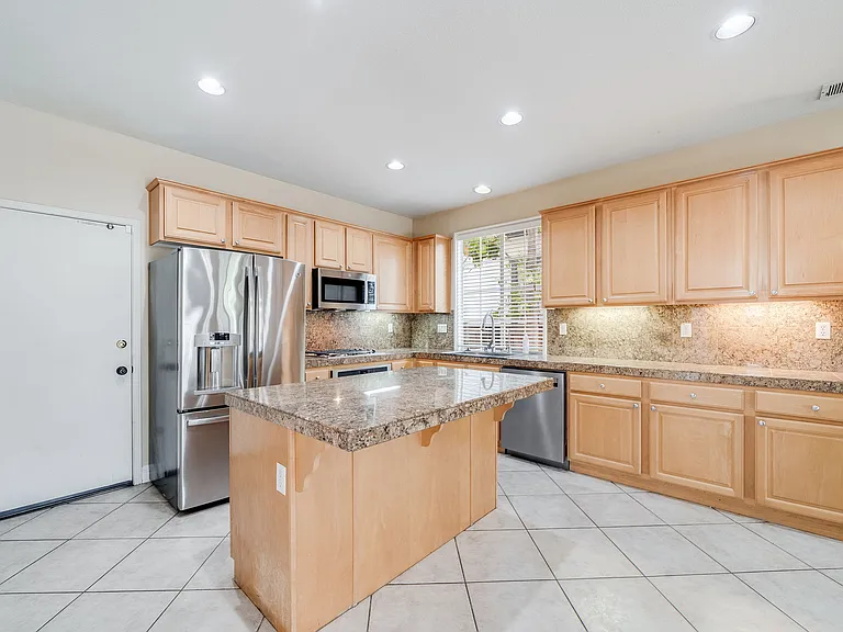 11761 Fricker Ave — Photo 10