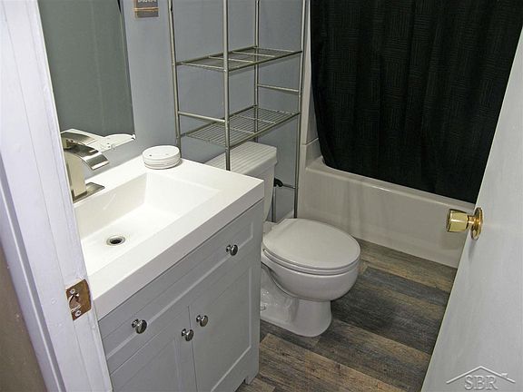 4th image of 421 W Hosmer St