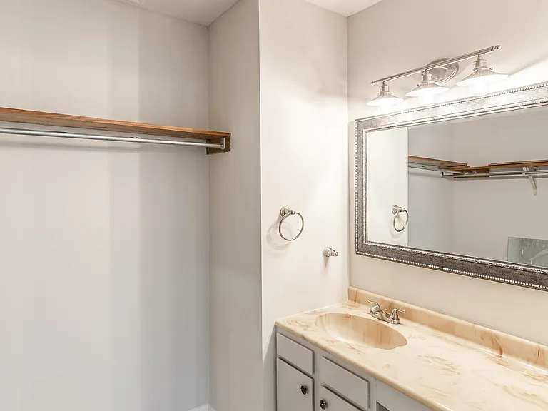 401 Hobbs Rd SE — Photo 29