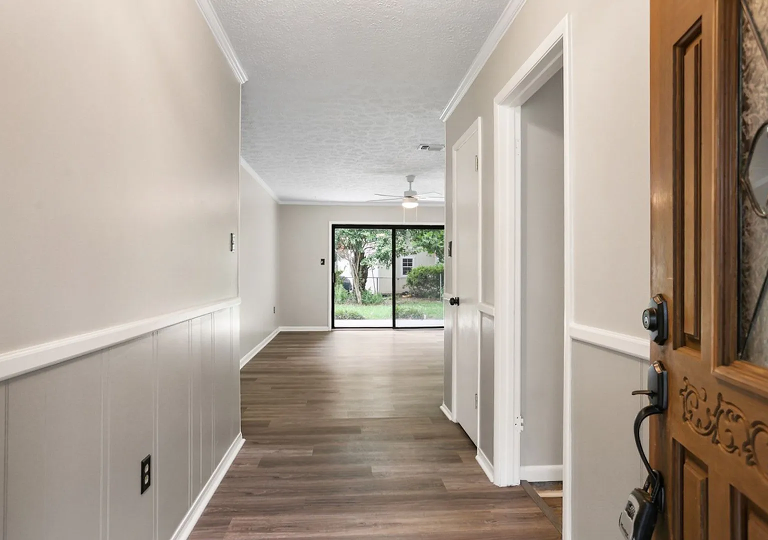 Beautifully Renovated 4-Bedroom, 2-Bath Home with Fenced Backyard — Photo 4