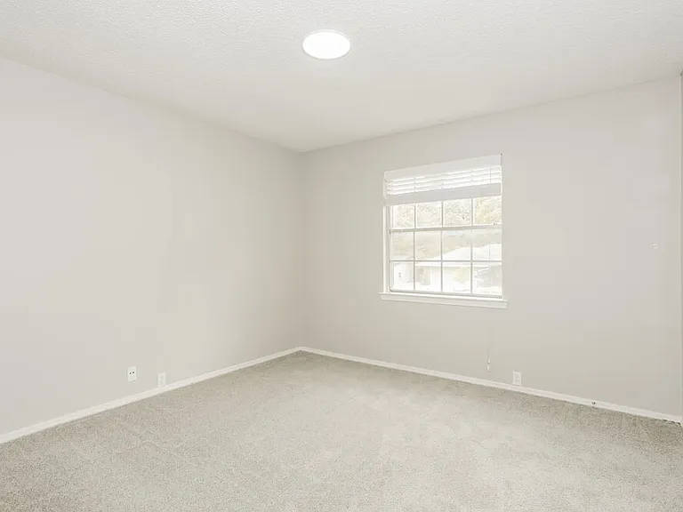 223 N Willow St — Photo 13