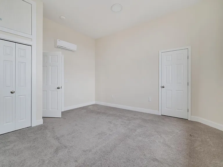 51 S Poplar St #204 — Photo 4