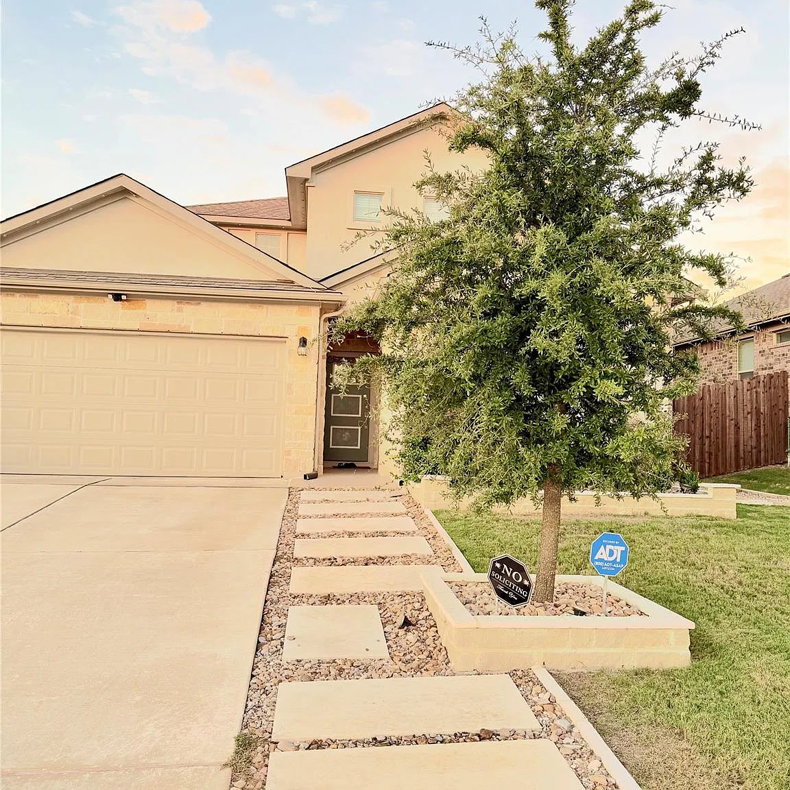4 bed, 3.0 bath, 2562 sqft, $2,895 — Photo 3