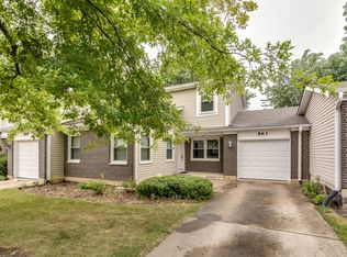 863 Colony Lake Dr, Schaumburg, IL 60194