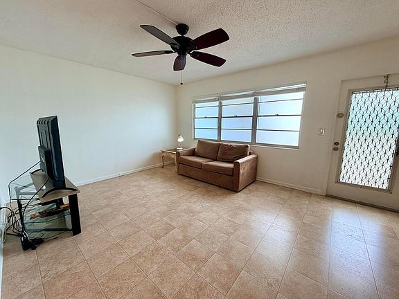 5th image of 2090 Newport S #2090