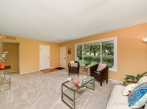 5th image of 136 Richmond Dr