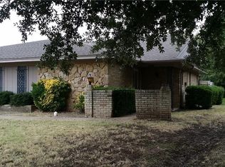 1800 Crescent Dr, Sherman, TX 75092