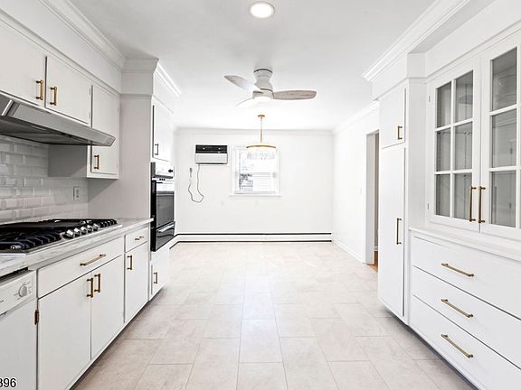 3rd image of 663 Mountain Ave