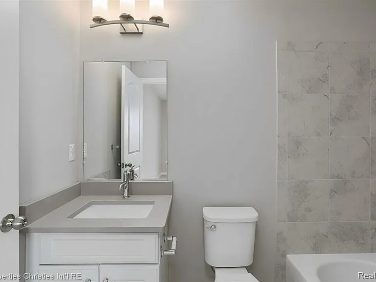 1507 W Fisher — Photo 18