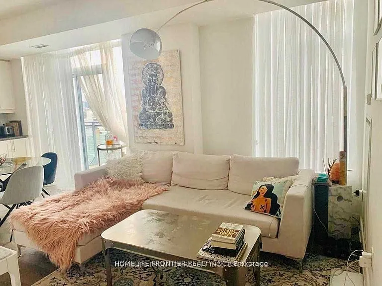 525 Adelaide St W #Penthouse 25 — Photo 2