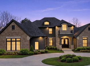 1055 Avon Rd, Rochester Hills, MI 48307