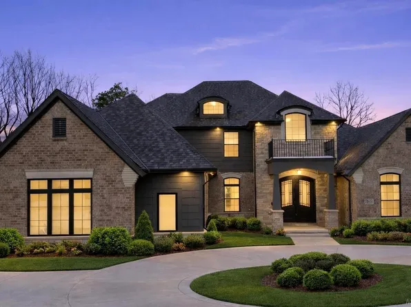 1055 Avon Rd, Rochester Hills, MI 48307