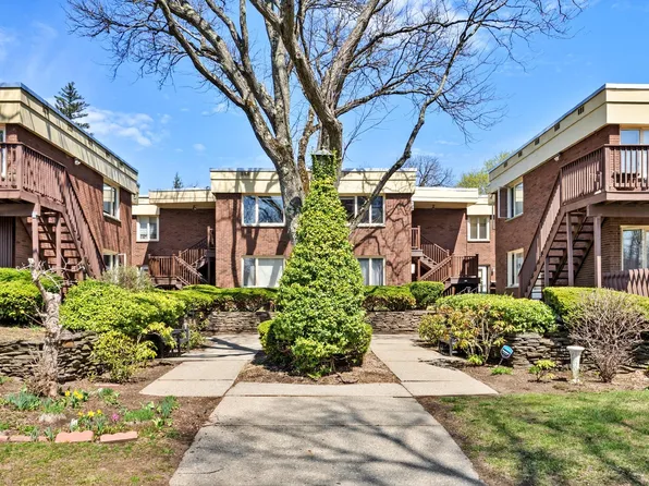 1 Colt Rd APT 7, Pittsfield, MA 01201