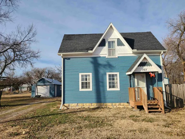 727 N Kansas Ave, Lindsborg, KS 67456