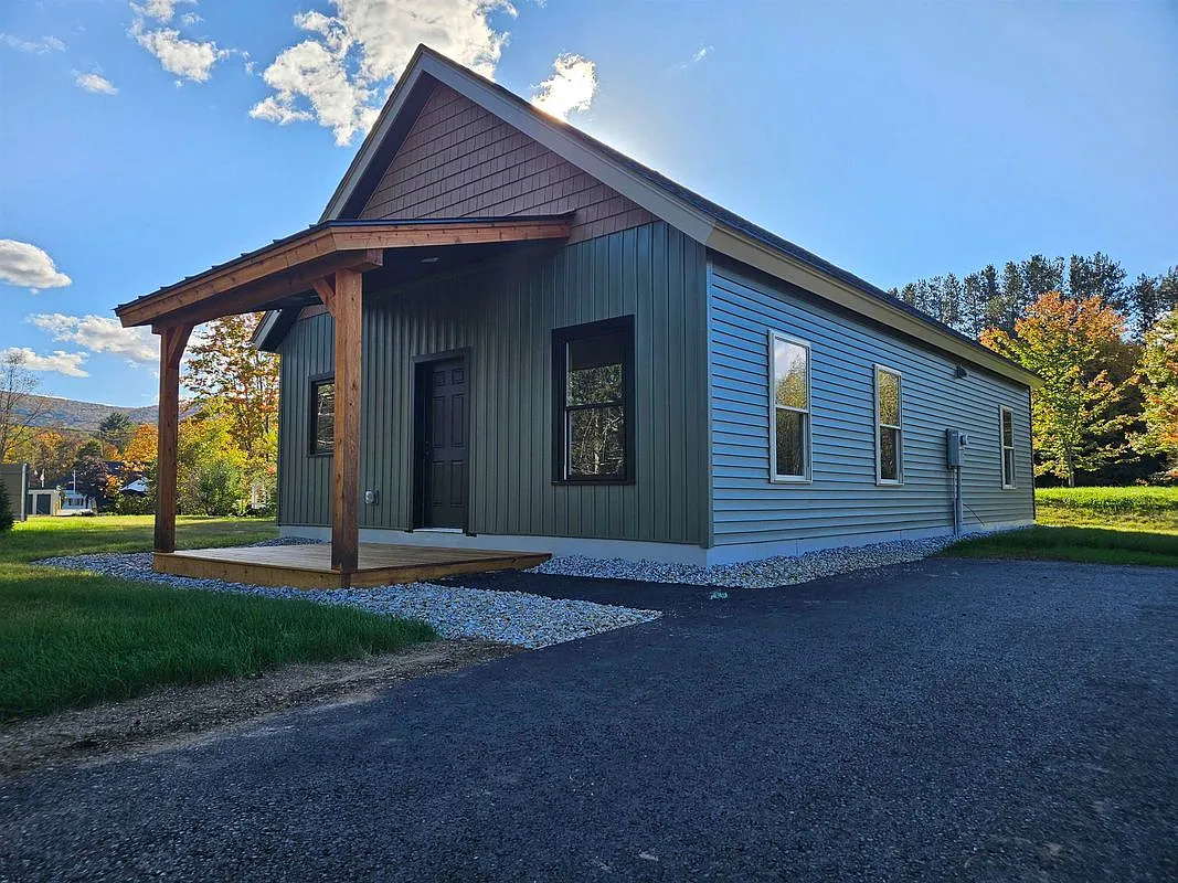 3 bed, 2.0 bath, 1374 sqft, $2,600 — Photo 1