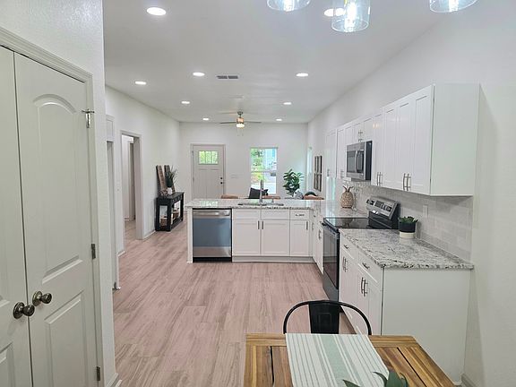5th image of 108 Augusta Ave