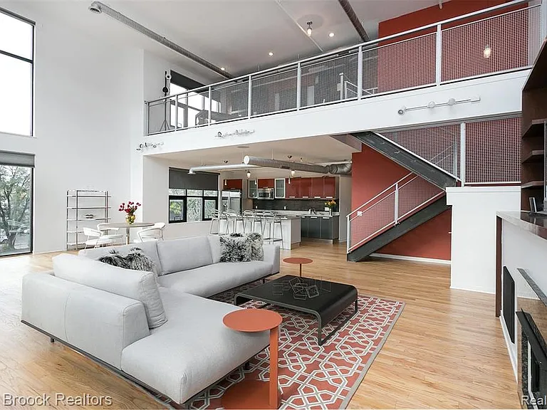 100 N Center St — Photo 4