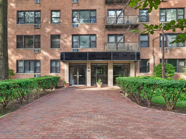 4 Birchwood Court #4G, Mineola, NY 11501