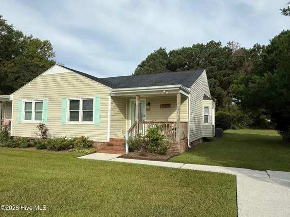 200 Lakeside Dr, Sneads Ferry, NC 28460