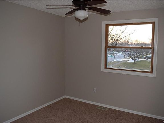 5th image of 184 Chapel Glen Dr