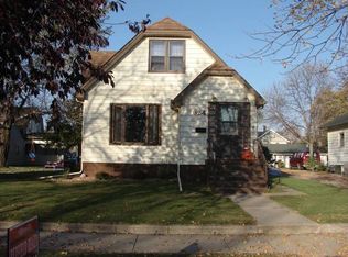 934 E 3rd St, Redfield, SD 57469