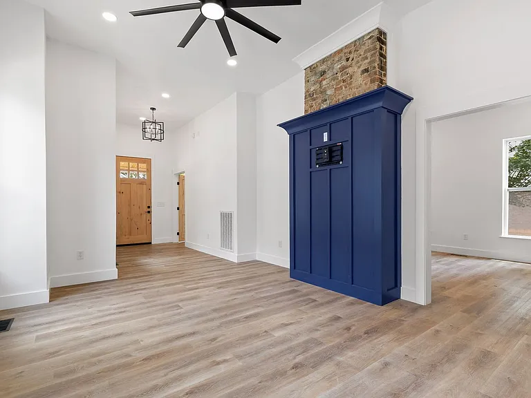 1704 Bailey Ave — Photo 5