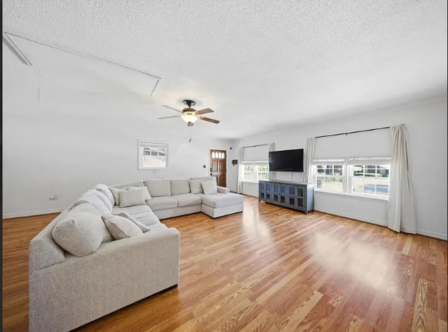 Beautiful home available NOW! — Photo 3
