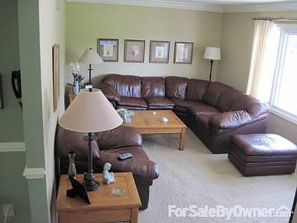 Living Room : New replacement windows as well as in the rest of the house.