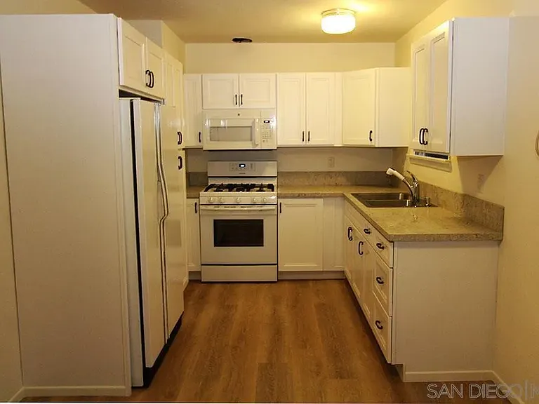 3215-17 Harris St — Photo 6