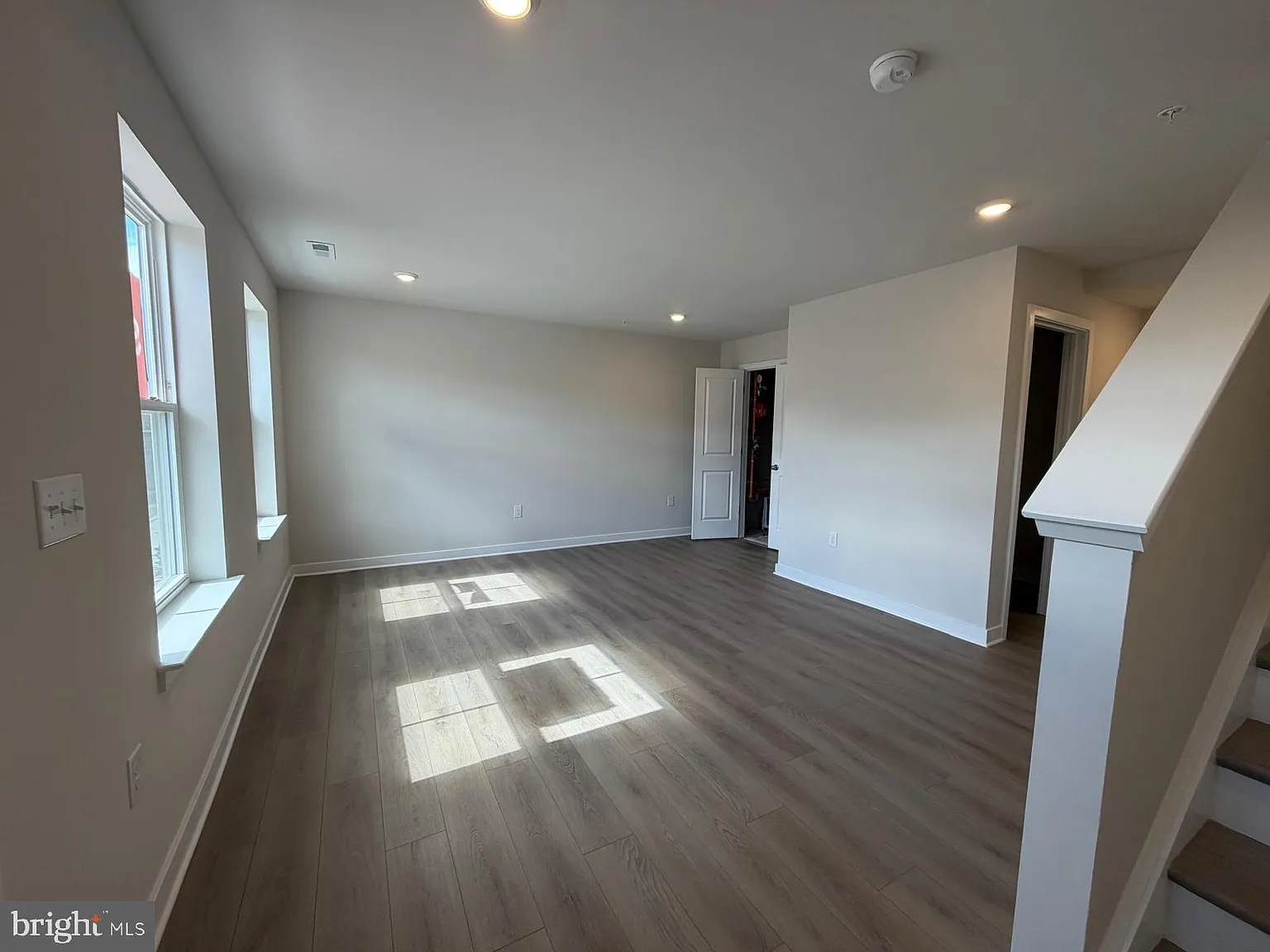 4 bed, 4.0 bath, 2389 sqft, $3,500 — Photo 3