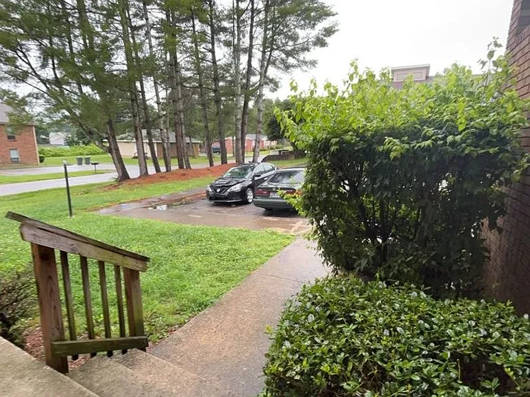 Creekwood Apartments — Photo 7